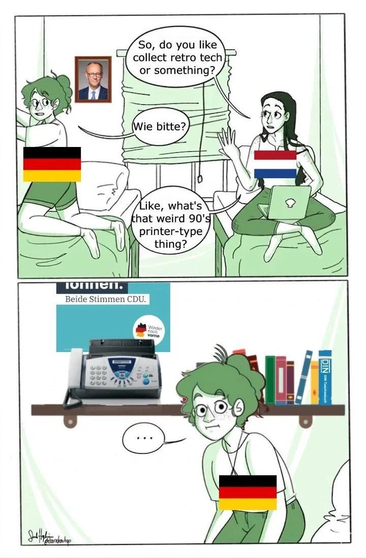 NL:"So, do you like collect retro tech or something?" DE:"Wie bitte?" NL:"Like, what’s that weird 90’s printer-type thing?" Zweites Panel zeigt verwirrtes DE vor einem sich auf einem Regal befindlichen Fax-Gerät vor einem CDU-Plakat mit "Beide Stimmen CDU."